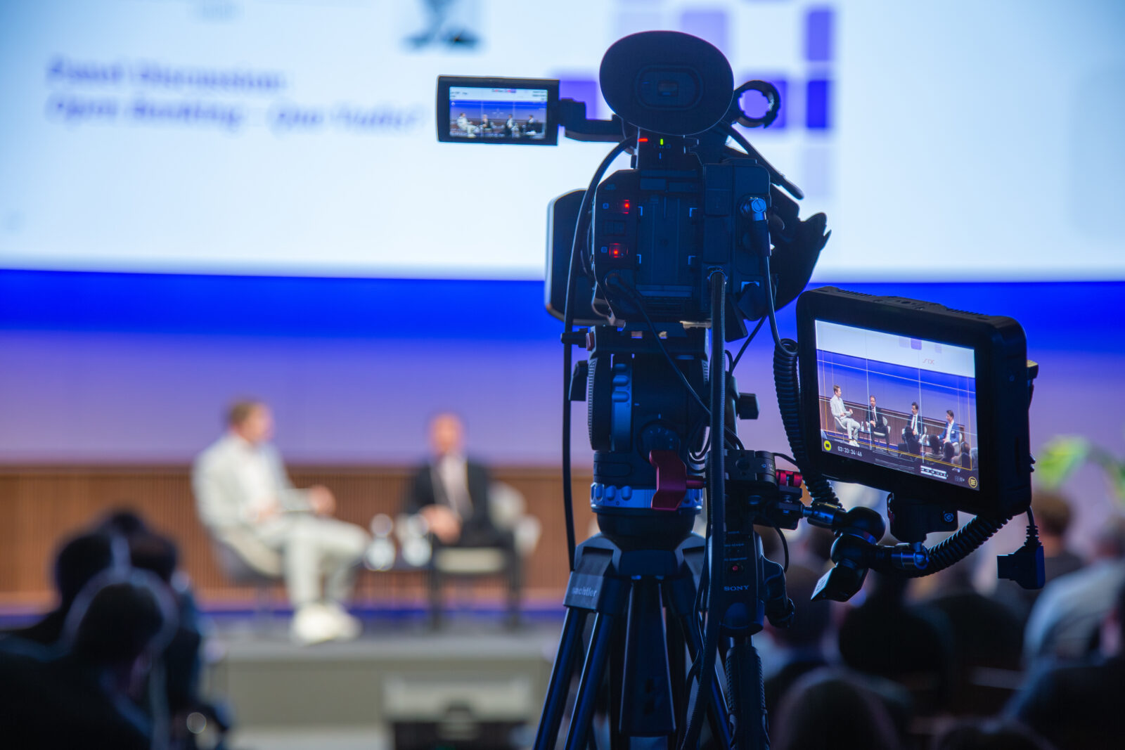 Moderation auf Bühne Moderation auf Bühne